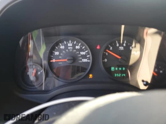 ✅ 2013 Jeep Patriot Latitude • VIN: 1C4NJPFB4DD205467 • Лот: 86690385. Опубликован ранее на Copart с пробегом 39 214 миль. Бесплатный доступ к архиву аукционных продаж из США и подробный отчёт об истории автомобиля на DreamBid. Изображение 9.