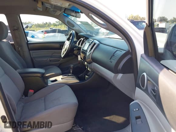 ✅ 2015 Toyota Tacoma PreRunner • VIN: 5TFKU4HN6FX006874 • Lot: 43090148. Listed on IAAI with 182,527 mi. Free auction sales archive from the USA and detailed vehicle history report at DreamBid. Image 5.