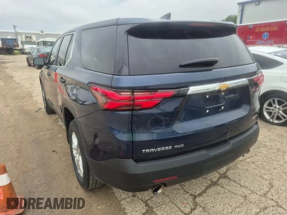 ✅ 2022 Chevrolet Traverse LS • VIN: 1GNEVLKW4NJ100587 • Lot: 42623761. Wystawiony na IAAI z przebiegiem 71 190 mil. Bezpłatny archiwum sprzedaży aukcyjnych z USA i szczegółowy raport historii pojazdu na DreamBid. Zdjęcie 1.