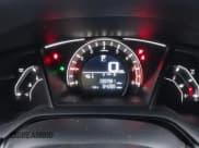 ✅ 2017 Honda Civic LX • VIN: 2HGFC2F57HH542429 • Lot: 43711553. Wystawiony na IAAI z przebiegiem 80 981 mil. Bezpłatny archiwum sprzedaży aukcyjnych z USA i szczegółowy raport historii pojazdu na DreamBid. Zdjęcie 7.