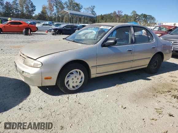 ✅ 1996 Nissan Altima XE • VIN: 1N4BU31D5TC104895 • Лот: 77043684. Опубликован ранее на Copart с пробегом 133 113 миль. Бесплатный доступ к архиву аукционных продаж из США и подробный отчёт об истории автомобиля на DreamBid. Изображение 1.