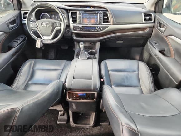 ✅ 2015 Toyota Highlander XLE • VIN: 5TDKKRFH2FS058380 • Lot: 90385265. Wystawiony na Copart z przebiegiem 190 986 mil. Bezpłatny archiwum sprzedaży aukcyjnych z USA i szczegółowy raport historii pojazdu na DreamBid. Zdjęcie 8.