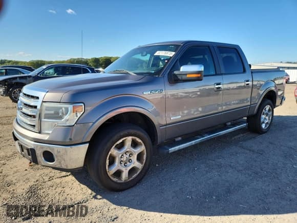 ✅ 2013 Ford F-150 XL • VIN: 1FTFW1ET8DFB63127 • Lot: 82176875. Wystawiony na Copart z przebiegiem 293 837 mil. Bezpłatny archiwum sprzedaży aukcyjnych z USA i szczegółowy raport historii pojazdu na DreamBid. Zdjęcie 1.