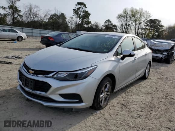 ✅ 2017 Chevrolet Cruze LT • VIN: 1G1BE5SM9H7218067 • Lot: 46882443. Listed on Copart with 88,031 mi. Free auction sales archive from the USA and detailed vehicle history report at DreamBid. Image 1.