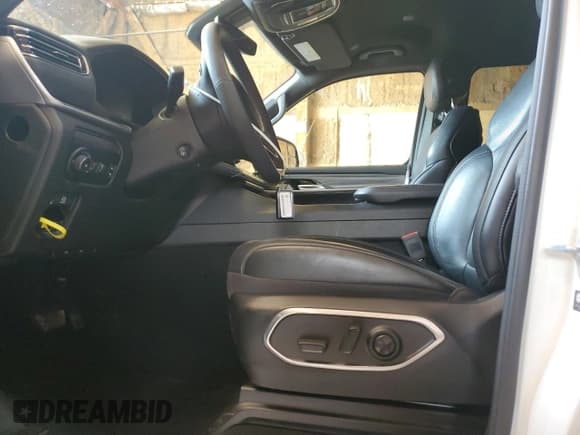 ✅ 2024 Jeep Wagoneer Series II • VIN: 1C4SJVBPXRS125554 • Лот: 64568745. Опубликован ранее на Copart с пробегом 38 456 миль. Бесплатный доступ к архиву аукционных продаж из США и подробный отчёт об истории автомобиля на DreamBid. Изображение 7.