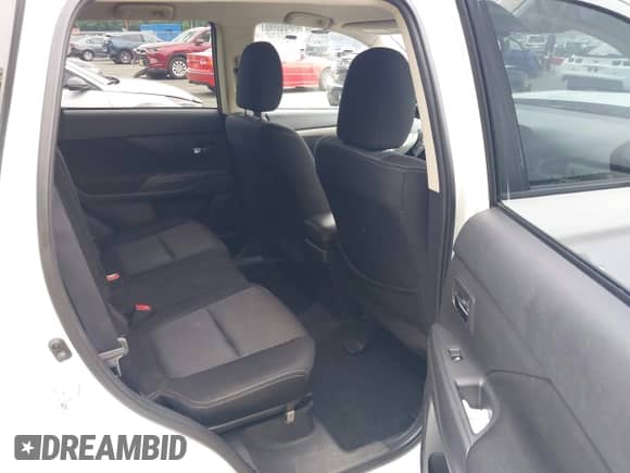 2016 Mitsubishi Outlander SE с VIN JA4AZ3A39GZ035527, выставлен на аукционе IAAI как лот 42526052 с пробегом 72 547 миль миль и . История ставок и продаж доступна на DreamBid. Изображение 8.