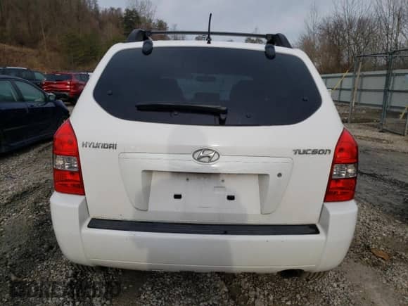 2006 Hyundai Tucson GL z VIN KM8JM12B86U441353, wystawiony jako Copart lot #42886664 z przebiegiem 110 495 mil mil oraz Szkoda całkowita • Salvage title. Historia ofert i sprzedaży dostępna na DreamBid. Obrazek 6.