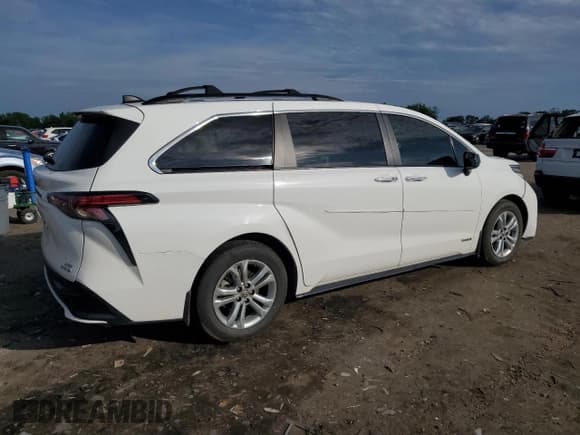 ✅ 2021 Toyota Sienna XSE • VIN: 5TDDSKFC0MS035679 • Lot: 65329995. Listed on Copart with 67,592 mi. Free auction sales archive from the USA and detailed vehicle history report at DreamBid. Image 3.