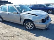 ✅ 1999 Volvo S70 • VIN: YV1LS55A3X1579831 • Лот: 41771981. Опубликован ранее на IAAI с пробегом 98 079 миль. Бесплатный доступ к архиву аукционных продаж из США и подробный отчёт об истории автомобиля на DreamBid. Изображение 1.
