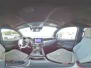 ✅ 2024 Toyota Tacoma SR5 • VIN: 3TYLB5JNXRT033696 • Lot: 90677615. Wystawiony na Copart z przebiegiem 32 732 mil. Bezpłatny archiwum sprzedaży aukcyjnych z USA i szczegółowy raport historii pojazdu na DreamBid. Zdjęcie 14.