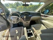 ✅ 2014 Nissan Quest SV • VIN: JN8AE2KP3E9101746 • Lot: 96958485. Wystawiony na Copart z przebiegiem 191 118 mil. Bezpłatny archiwum sprzedaży aukcyjnych z USA i szczegółowy raport historii pojazdu na DreamBid. Zdjęcie 9.