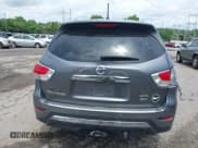 ✅ 2015 Nissan Pathfinder SL • VIN: 5N1AR2MM2FC705100 • Lot: 42481019. Wystawiony na IAAI z przebiegiem 129 750 mil. Bezpłatny archiwum sprzedaży aukcyjnych z USA i szczegółowy raport historii pojazdu na DreamBid. Zdjęcie 17.