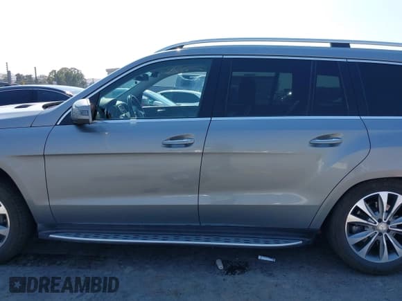 ✅ 2016 Mercedes-Benz GL 450 • VIN: 4JGDF6EE6GA701231 • Лот: 42686866. Опубликован ранее на IAAI с пробегом 83 084 миль. Бесплатный доступ к архиву аукционных продаж из США и подробный отчёт об истории автомобиля на DreamBid. Изображение 14.