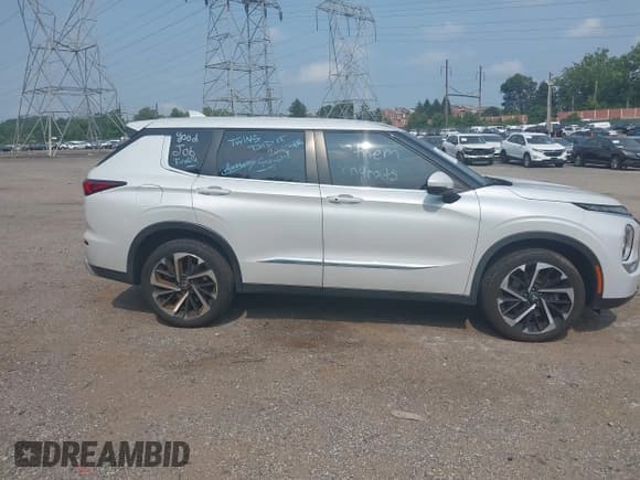 ✅ 2022 Mitsubishi Outlander SE • VIN: JA4J4UA8XNZ088508 • Lot: 42940121. Listed on IAAI with 50,139 mi. Free auction sales archive from the USA and detailed vehicle history report at DreamBid. Image 14.