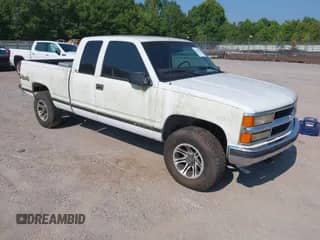 1998 Chevrolet Silverado 1500 z VIN 1GCEK19M8WE162479, wystawiony jako IAAI lot #42679715 z przebiegiem 141 453 mil mil oraz . Historia ofert i sprzedaży dostępna na DreamBid. Obrazek 1.