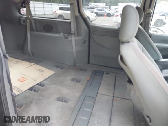 ✅ 2007 Dodge Grand Caravan SXT • VIN: 2D8GP44L87R271623 • Lot: 42676657. Listed on IAAI with 226,502 mi. Free auction sales archive from the USA and detailed vehicle history report at DreamBid. Image 8.