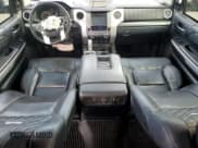 ✅ 2019 Toyota Tundra SR5 • VIN: 5TFGY5F18KX249757 • Lot: 48422665. Wystawiony na Copart z przebiegiem 50 981 mil. Bezpłatny archiwum sprzedaży aukcyjnych z USA i szczegółowy raport historii pojazdu na DreamBid. Zdjęcie 8.