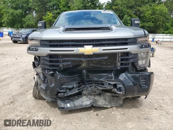 ✅ 2024 Chevrolet Silverado 2500HD Custom • VIN: 2GC1YME75R1199753 • Лот: 56539275. Опубликован ранее на Copart с пробегом 23 281 миль. Бесплатный доступ к архиву аукционных продаж из США и подробный отчёт об истории автомобиля на DreamBid. Изображение 5.