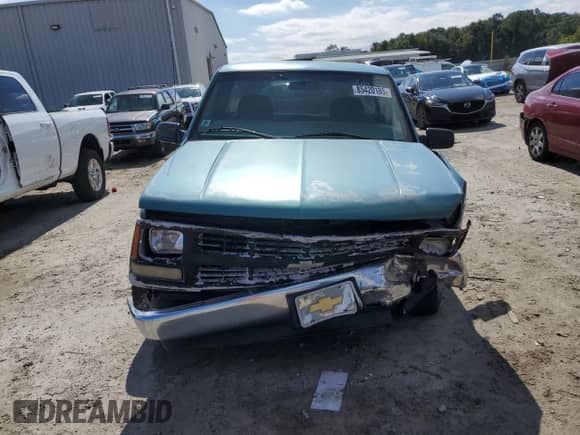 1998 Chevrolet Silverado 1500 with VIN 1GCEC14W8WZ105696, listed as a Copart auction lot 85420185 with 220,727 mi miles and Salvage title. Bid and sale history available at DreamBid. Image 5.