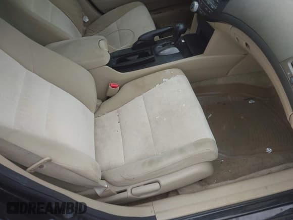 ✅ 2010 Honda Accord LX • VIN: 1HGCP2F37AA144602 • Lot: 43876326. Wystawiony na IAAI z przebiegiem 175 959 mil. Bezpłatny archiwum sprzedaży aukcyjnych z USA i szczegółowy raport historii pojazdu na DreamBid. Zdjęcie 5.