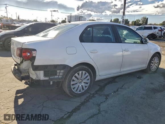 ✅ 2010 Volkswagen Jetta S • VIN: 3VWJZ7AJ2AM041283 • Лот: 94078695. Опубликован ранее на Copart с пробегом 169 764 миль. Бесплатный доступ к архиву аукционных продаж из США и подробный отчёт об истории автомобиля на DreamBid. Изображение 3.