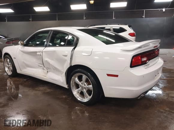 ✅ 2013 Dodge Charger RT Plus • VIN: 2C3CDXDT4DH537913 • Lot: 41583876. Listed on IAAI with 90,648 mi. Free auction sales archive from the USA and detailed vehicle history report at DreamBid. Image 3.