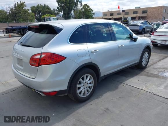 ✅ 2012 Porsche Cayenne • VIN: WP1AA2A24CLA10612 • Лот: 43200276. Опубликован ранее на IAAI с пробегом 147 126 миль. Бесплатный доступ к архиву аукционных продаж из США и подробный отчёт об истории автомобиля на DreamBid. Изображение 4.