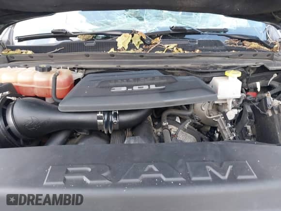 2020 Ram 1500 Rebel z VIN 1C6SRFLM8LN202602, wystawiony jako IAAI lot #42585757 z przebiegiem 46 177 mil mil oraz . Historia ofert i sprzedaży dostępna na DreamBid. Obrazek 10.