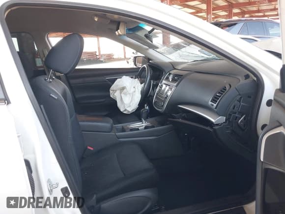 ✅ 2017 Nissan Altima S • VIN: 1N4AL3AP0HC268295 • Lot: 43099271. Listed on IAAI with 110,802 mi. Free auction sales archive from the USA and detailed vehicle history report at DreamBid. Image 5.