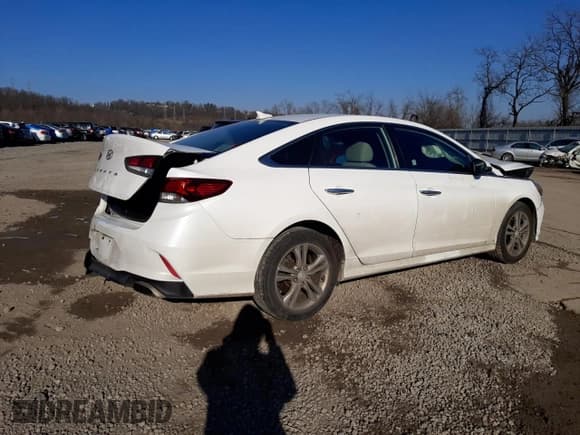 ✅ 2018 Hyundai Sonata Limited • VIN: 5NPE34AF9JH712972 • Lot: 68683522. Listed on Copart with 13,446 mi. Free auction sales archive from the USA and detailed vehicle history report at DreamBid. Image 3.