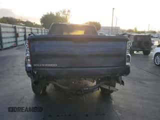 2021 Chevrolet Silverado 1500 Work Truck z VIN 1GCRWAEHXMZ427455, wystawiony jako Copart lot #84231585 z przebiegiem 79 809 mil mil oraz Szkoda całkowita • Salvage title. Historia ofert i sprzedaży dostępna na DreamBid. Obrazek 6.