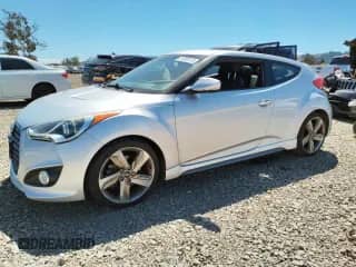 2013 Hyundai Veloster Turbo с VIN KMHTC6AE9DU134548, выставлен на аукционе Copart как лот 71230115 с пробегом 127 248 миль миль и Списание • Salvage title. История ставок и продаж доступна на DreamBid. Изображение 1.
