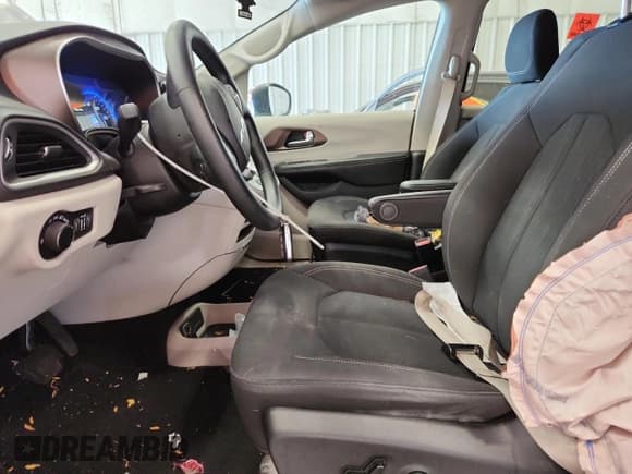 ✅ 2020 Chrysler Voyager LX • VIN: 2C4RC1CG8LR116862 • Lot: 90532165. Wystawiony na Copart z przebiegiem 65 166 mil. Bezpłatny archiwum sprzedaży aukcyjnych z USA i szczegółowy raport historii pojazdu na DreamBid. Zdjęcie 7.