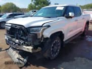 ✅ 2024 Toyota Tundra Limited Hybrid • VIN: 5TFJC5DB8RX063632 • Lot: 43408383. Wystawiony na IAAI z przebiegiem 21 392 mil. Bezpłatny archiwum sprzedaży aukcyjnych z USA i szczegółowy raport historii pojazdu na DreamBid. Zdjęcie 18.