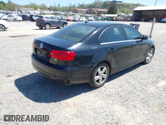 ✅ 2014 Volkswagen Jetta TDI w/Premium/Nav • VIN: 3VWLL7AJXEM435467 • Lot: 42056011. Listed on IAAI with 167,534 mi. Free auction sales archive from the USA and detailed vehicle history report at DreamBid. Image 4.