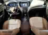 2017 Hyundai Santa Fe 2.0T z VIN 5XYZUDLA7HG439497, wystawiony jako Copart lot #44578505 z przebiegiem 122 067 mil mil oraz Szkoda całkowita • Salvage title. Historia ofert i sprzedaży dostępna na DreamBid. Obrazek 8.