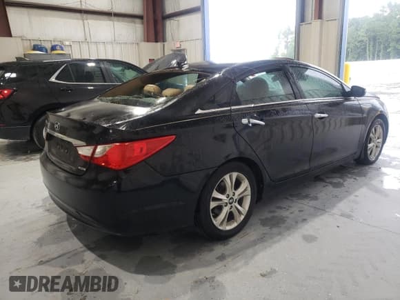 ✅ 2013 Hyundai Sonata SE • VIN: 5NPEC4AC1DH607692 • Lot: 67731525. Listed on Copart with 227,855 mi. Free auction sales archive from the USA and detailed vehicle history report at DreamBid. Image 3.