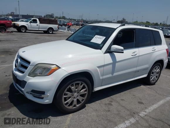 ✅ 2013 Mercedes-Benz GLK 350 • VIN: WDCGG5HB9DF984324 • Lot: 42349529. Listed on IAAI with 131,572 mi. Free auction sales archive from the USA and detailed vehicle history report at DreamBid. Image 2.