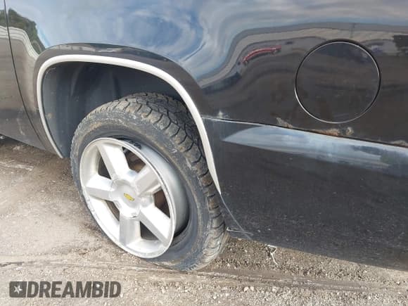 ✅ 2008 Chevrolet Suburban 1LT • VIN: 1GNFK16308R273272 • Lot: 43293480. Listed on IAAI with 196,395 mi. Free auction sales archive from the USA and detailed vehicle history report at DreamBid. Image 15.