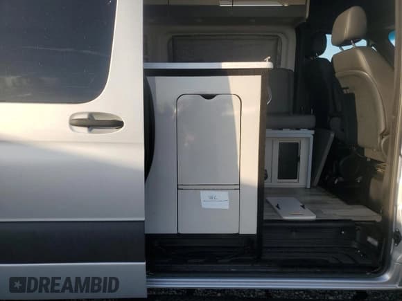 ✅ 2022 Mercedes-Benz Sprinter Cargo • VIN: W1X4EBHY0NP484324 • Лот: 88178105. Опубликован ранее на Copart с пробегом Не указан. Бесплатный доступ к архиву аукционных продаж из США и подробный отчёт об истории автомобиля на DreamBid. Изображение 9.