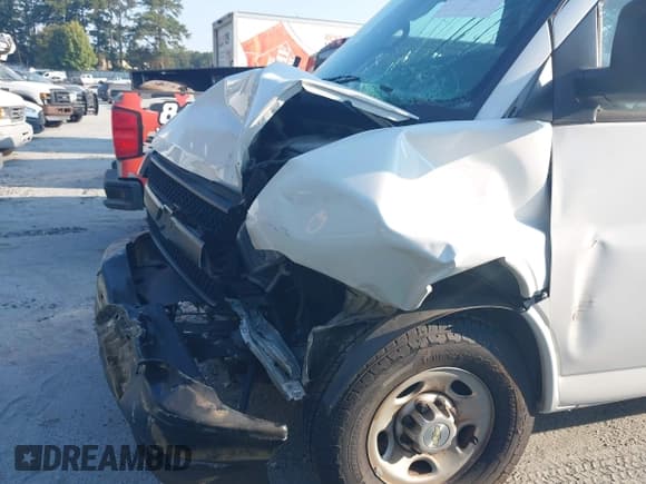 ✅ 2020 Chevrolet Express Cargo • VIN: 1GCWGAFP1L1256288 • Lot: 43156786. Listed on IAAI with 86,109 mi. Free auction sales archive from the USA and detailed vehicle history report at DreamBid. Image 6.