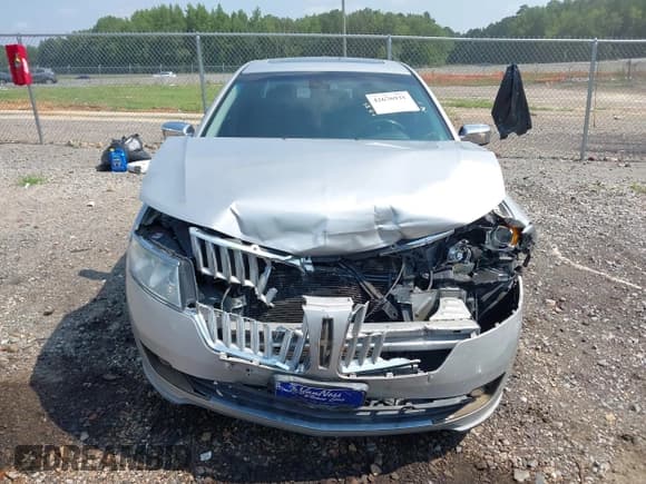 ✅ 2010 Lincoln MKZ • VIN: 3LNHL2JC5AR641415 • Lot: 42676931. Listed on IAAI with 122,183 mi. Free auction sales archive from the USA and detailed vehicle history report at DreamBid. Image 13.