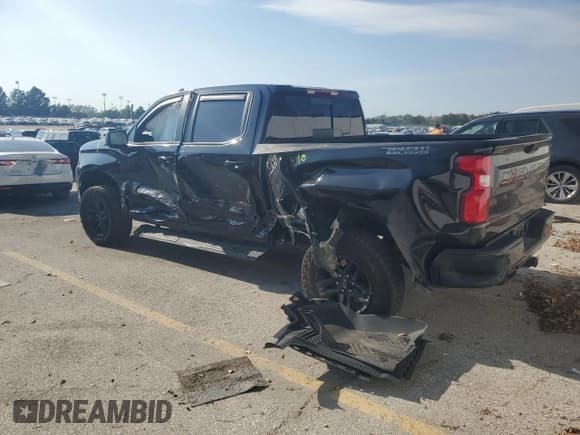 ✅ 2024 Chevrolet Silverado 1500 LT Trail Boss • VIN: 3GCUDFE81RG347126 • Lot: 82419465. Wystawiony na Copart z przebiegiem 28 125 mil. Bezpłatny archiwum sprzedaży aukcyjnych z USA i szczegółowy raport historii pojazdu na DreamBid. Zdjęcie 2.