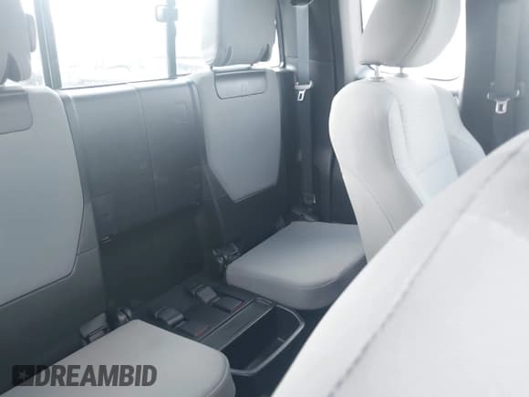 ✅ 2016 Toyota Tacoma SR • VIN: 5TFRX5GN7GX073756 • Lot: 42169580. Wystawiony na IAAI z przebiegiem 116 102 mil. Bezpłatny archiwum sprzedaży aukcyjnych z USA i szczegółowy raport historii pojazdu na DreamBid. Zdjęcie 8.