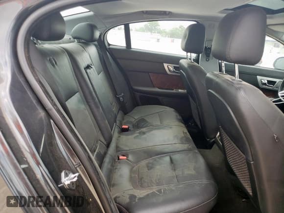 ✅ 2015 Jaguar XF T Premium • VIN: SAJWA0FS3FPU39775 • Lot: 58977515. Wystawiony na Copart z przebiegiem Nie podano. Bezpłatny archiwum sprzedaży aukcyjnych z USA i szczegółowy raport historii pojazdu na DreamBid. Zdjęcie 10.