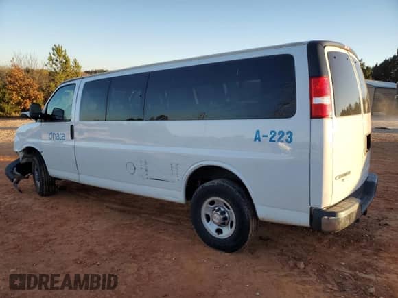 2018 Chevrolet Express Passenger LT с VIN 1GAZGPFG9J1291361, выставлен на аукционе Copart как лот 83827554 с пробегом 46 936 миль миль и Списание • Salvage title. История ставок и продаж доступна на DreamBid. Изображение 2.