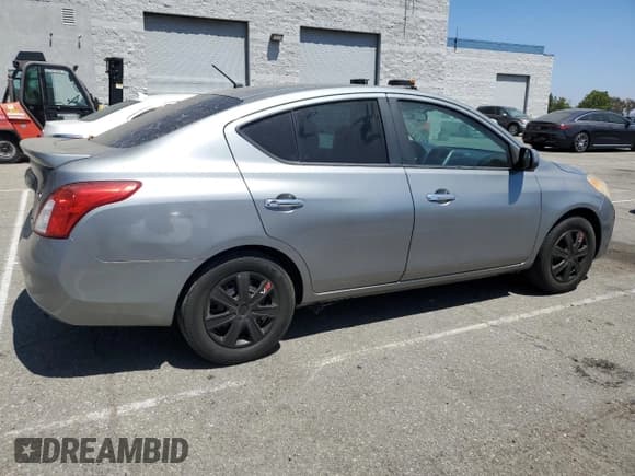 ✅ 2013 Nissan Versa S Plus • VIN: 3N1CN7AP5DL845814 • Lot: 63907485. Wystawiony na Copart z przebiegiem 114 030 mil. Bezpłatny archiwum sprzedaży aukcyjnych z USA i szczegółowy raport historii pojazdu na DreamBid. Zdjęcie 3.
