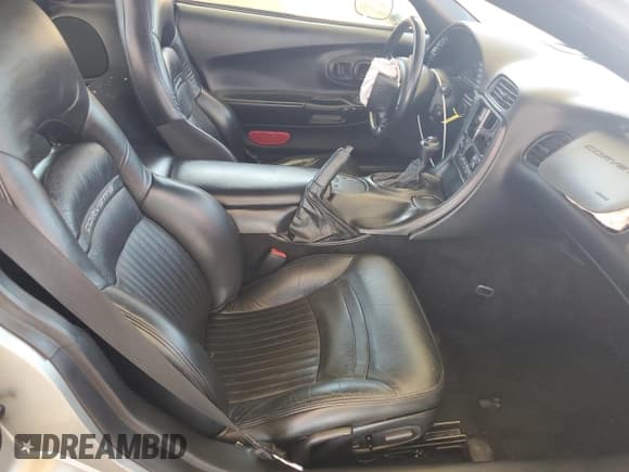 ✅ 2001 Chevrolet Corvette • VIN: 1G1YY22G815104086 • Lot: 57889505. Wystawiony na Copart z przebiegiem 149 284 mil. Bezpłatny archiwum sprzedaży aukcyjnych z USA i szczegółowy raport historii pojazdu na DreamBid. Zdjęcie 10.