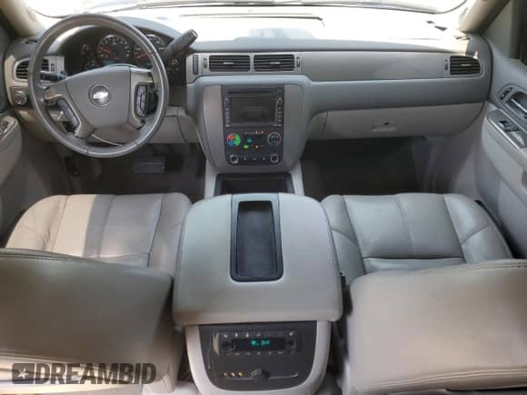 2010 Chevrolet Suburban LT z VIN 1GNUKJE30AR143183, wystawiony jako Copart lot #62062915 z przebiegiem 206 514 mil mil oraz Szkoda całkowita • Salvage title. Historia ofert i sprzedaży dostępna na DreamBid. Obrazek 8.