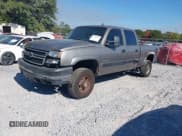 ✅ 2006 Chevrolet Silverado 2500HD Work Truck • VIN: 1GCHC23U06F122366 • Lot: 43701699. Wystawiony na IAAI z przebiegiem 330 993 mil. Bezpłatny archiwum sprzedaży aukcyjnych z USA i szczegółowy raport historii pojazdu na DreamBid. Zdjęcie 21.